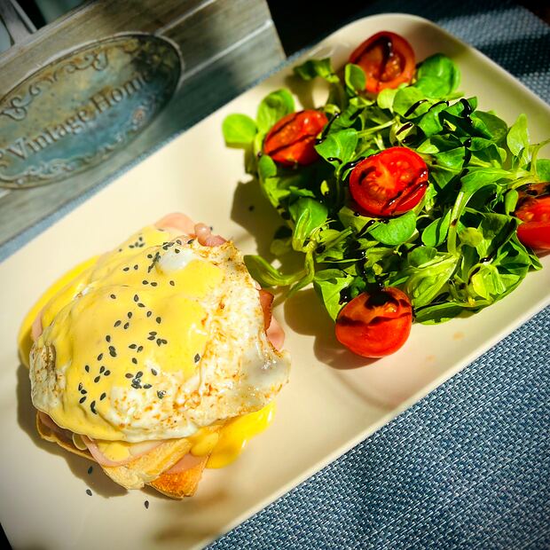 Mic dejun sandwich cu ou ochi 350g — Corina Caffe