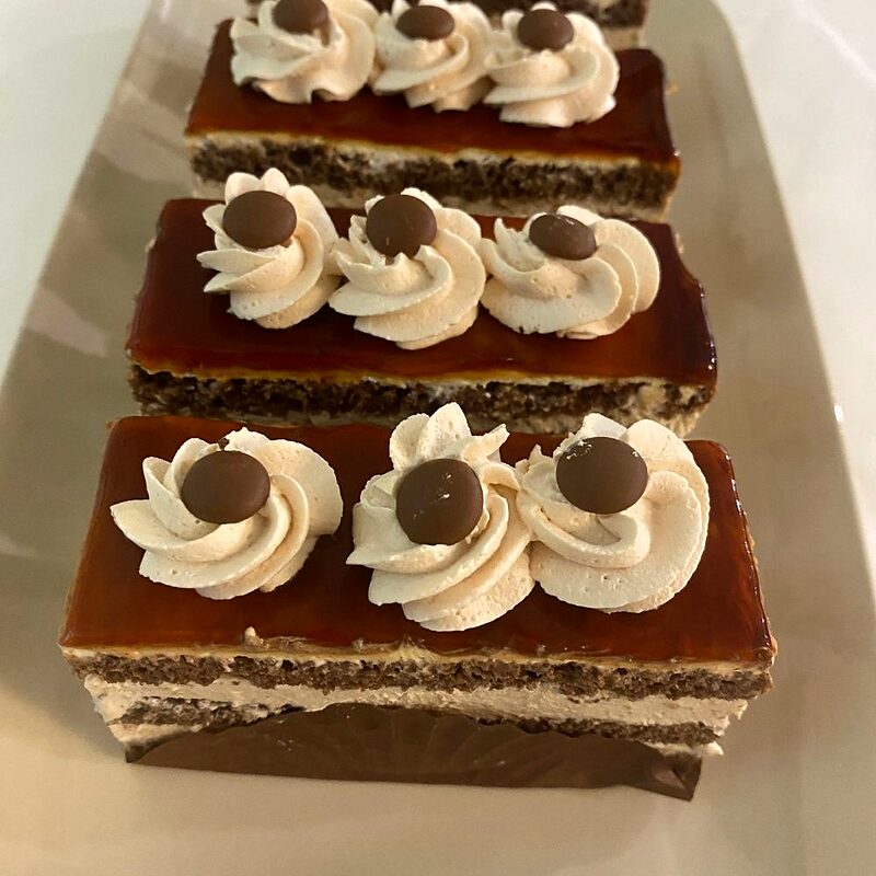 Tiramisu — prăjitură de la Corina Caffe